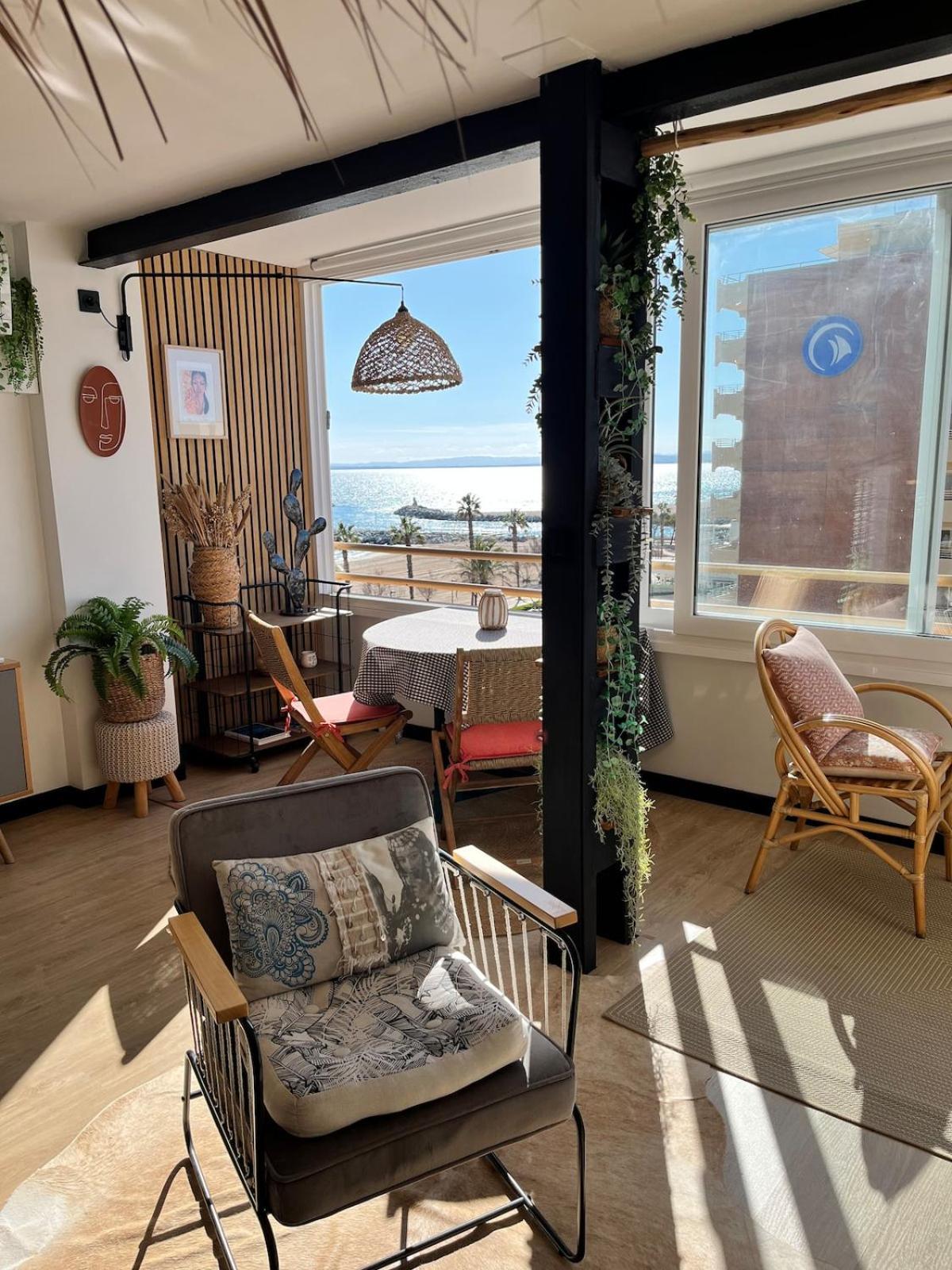 Apartment L'appart-rosas Boheme Chic, Au Bord De La Roses