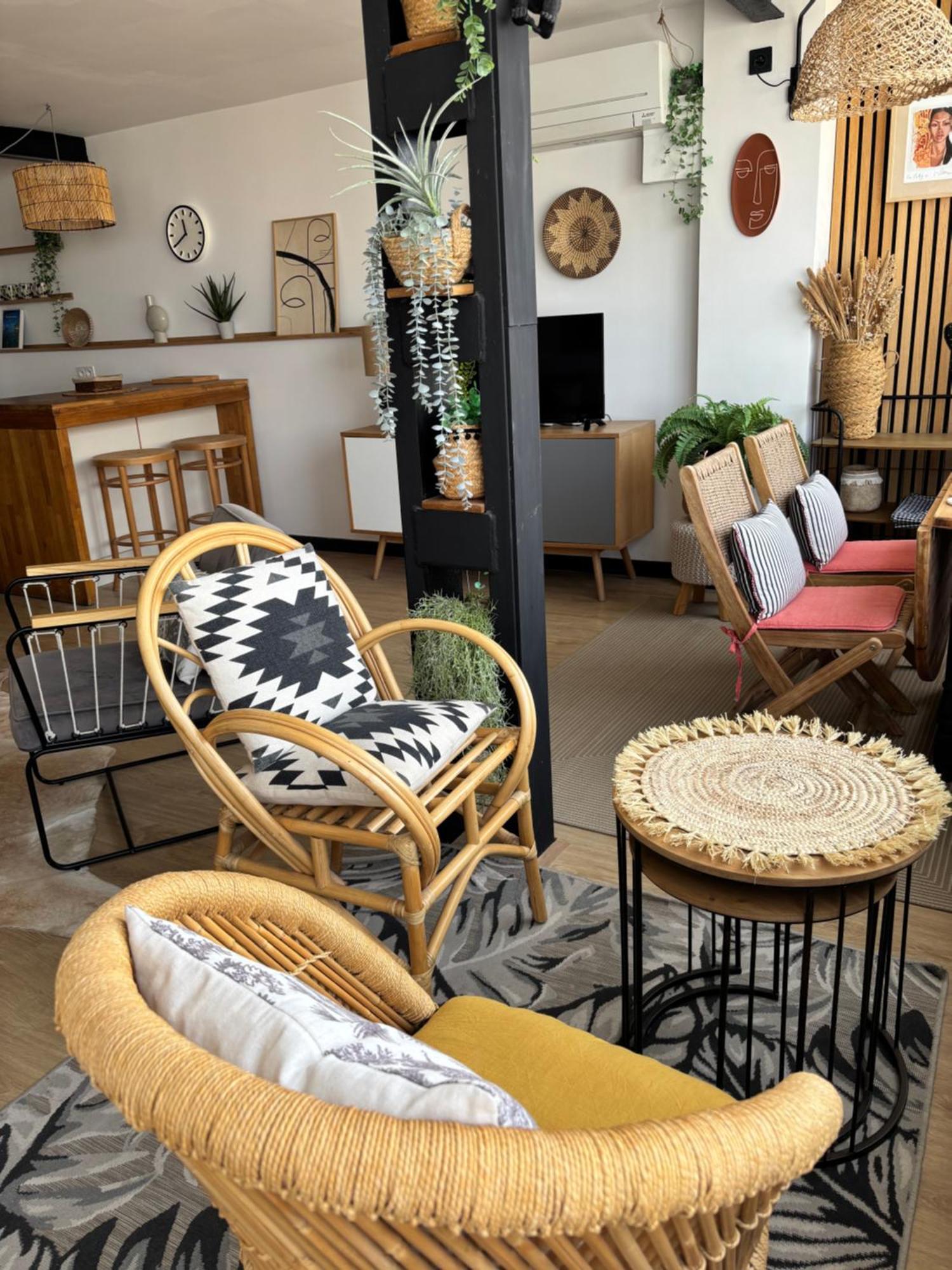 L'appart-rosas Boheme Chic, Au Bord De La Apartment Roses